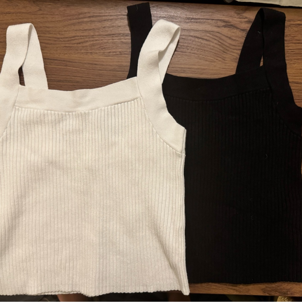 Abercrombie & Fitch Black and Cream Ribbed Sweater Tank - Size L